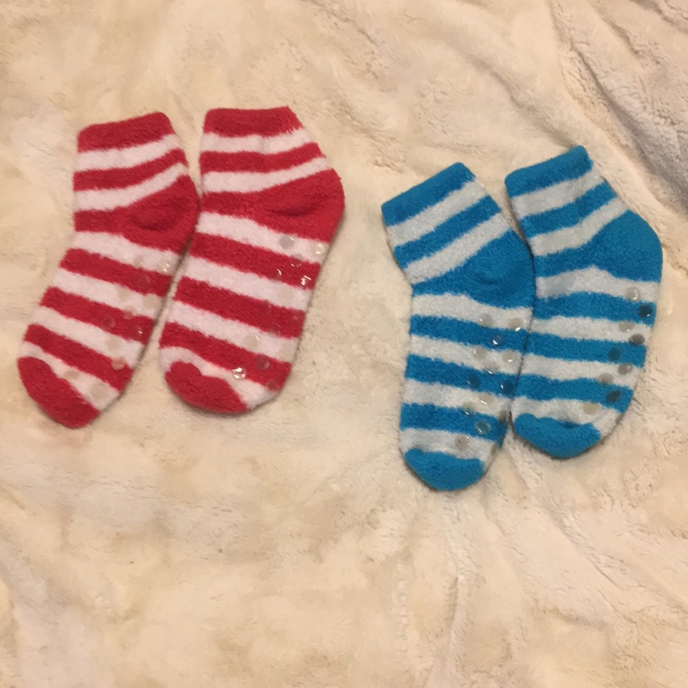2 pair of soft socks with grips